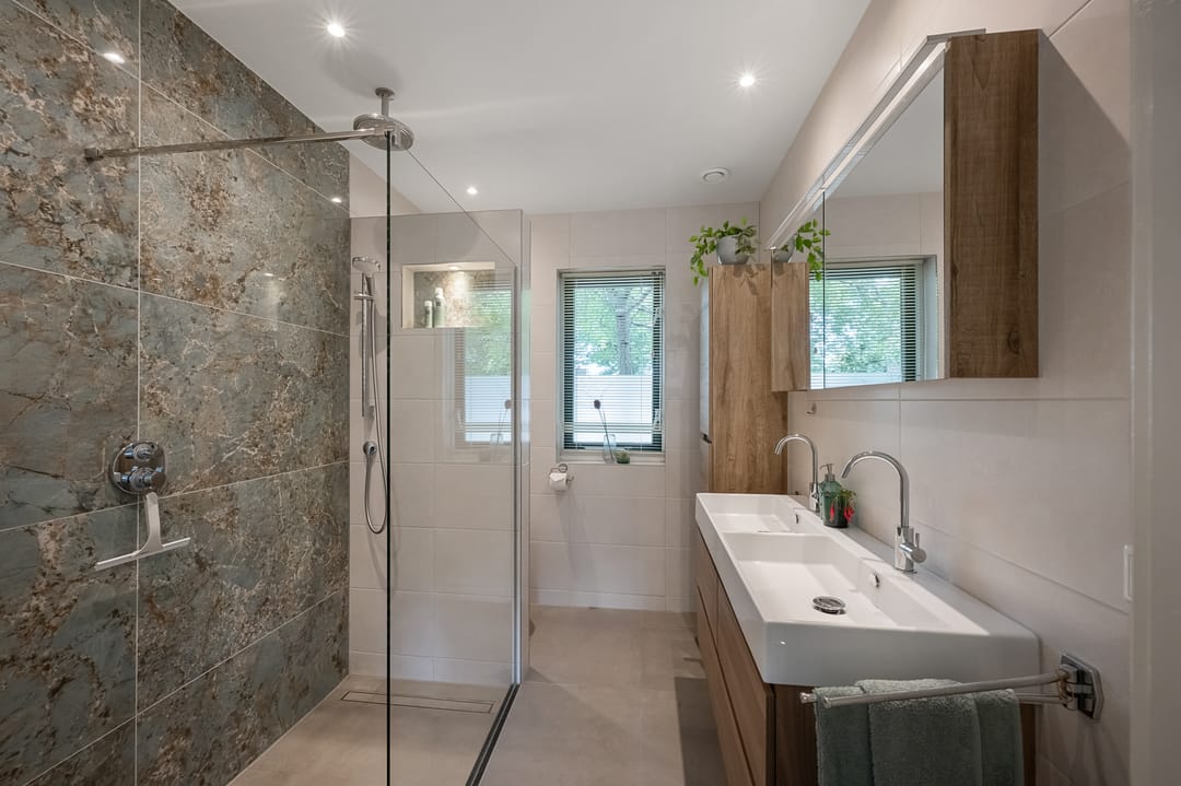 Foto 16 van Middenweg 9