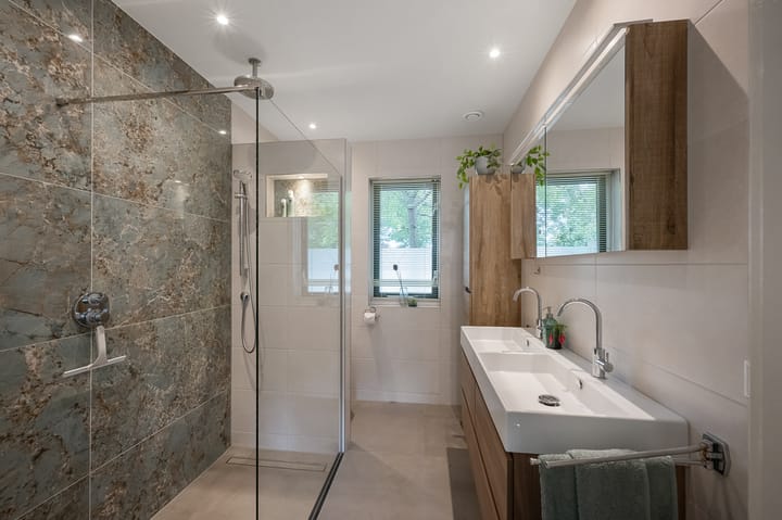 Foto 16 van Middenweg 9