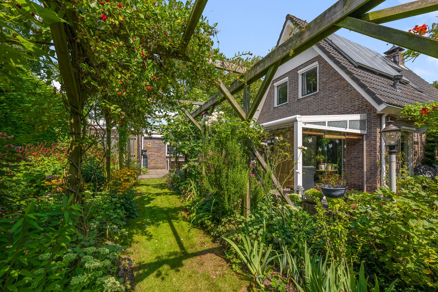 Foto 25 van Middenweg 9