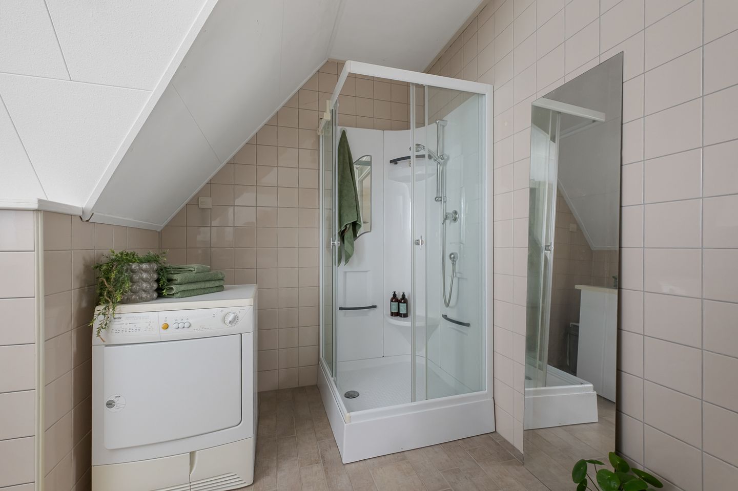 Foto 49 van Middenweg 9