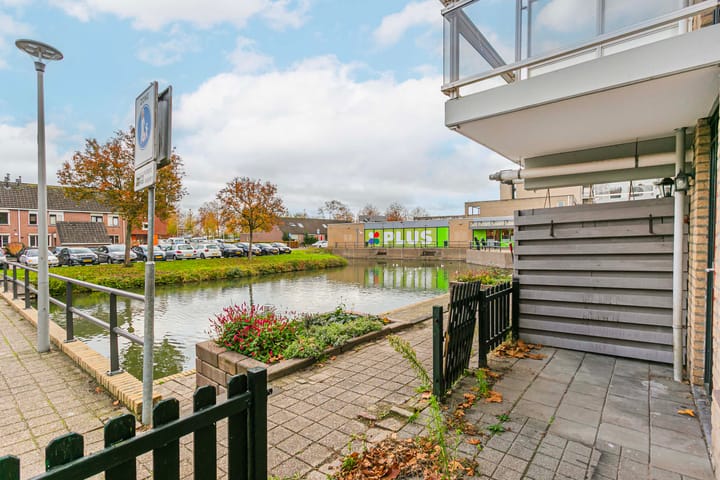 Photo 2 of Suze Groenewegstraat 28