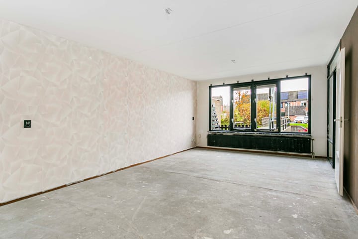 Photo 6 of Suze Groenewegstraat 28