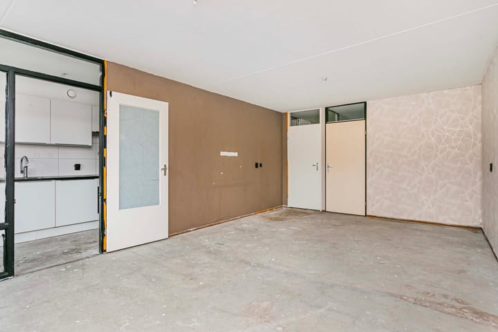 Photo 8 of Suze Groenewegstraat 28