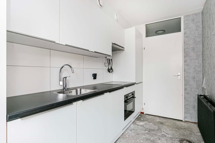 Photo 9 of Suze Groenewegstraat 28