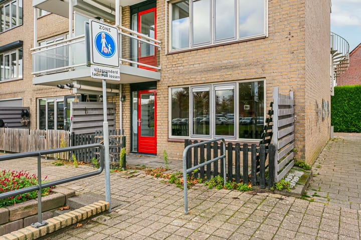 Photo 22 of Suze Groenewegstraat 28