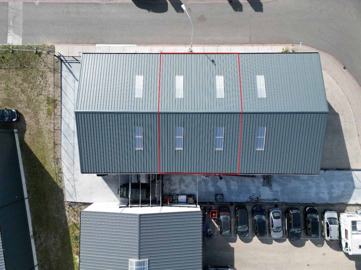 View photo 2 of Ambachtsweg 1-a