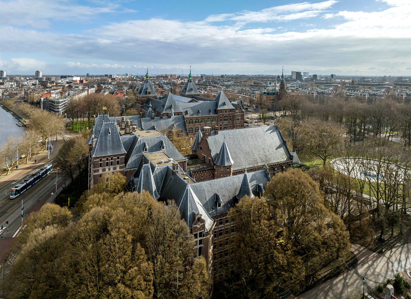 View photo 3 of Linnaeusstraat 2-A