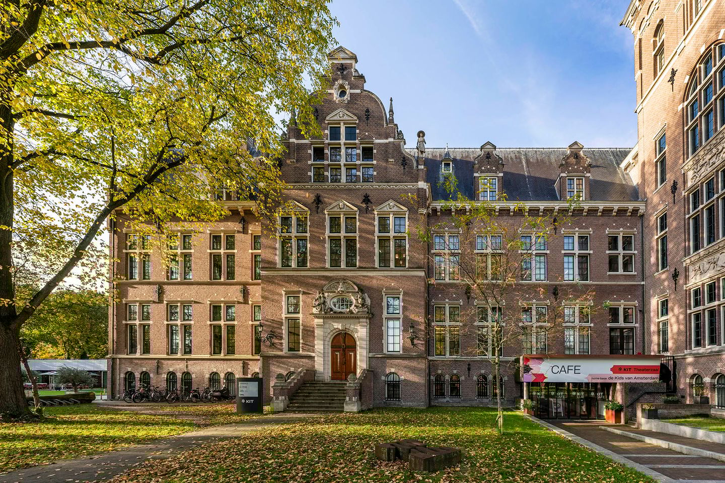 View photo 4 of Linnaeusstraat 2-A