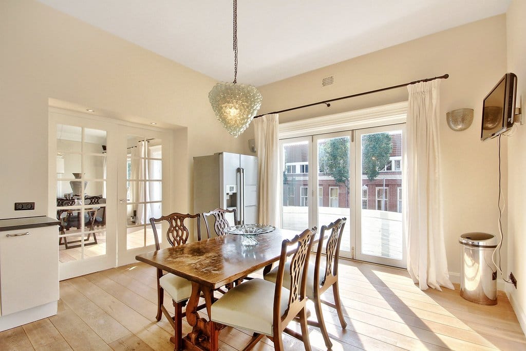 Photo 2 of De Lairessestraat 90-2M