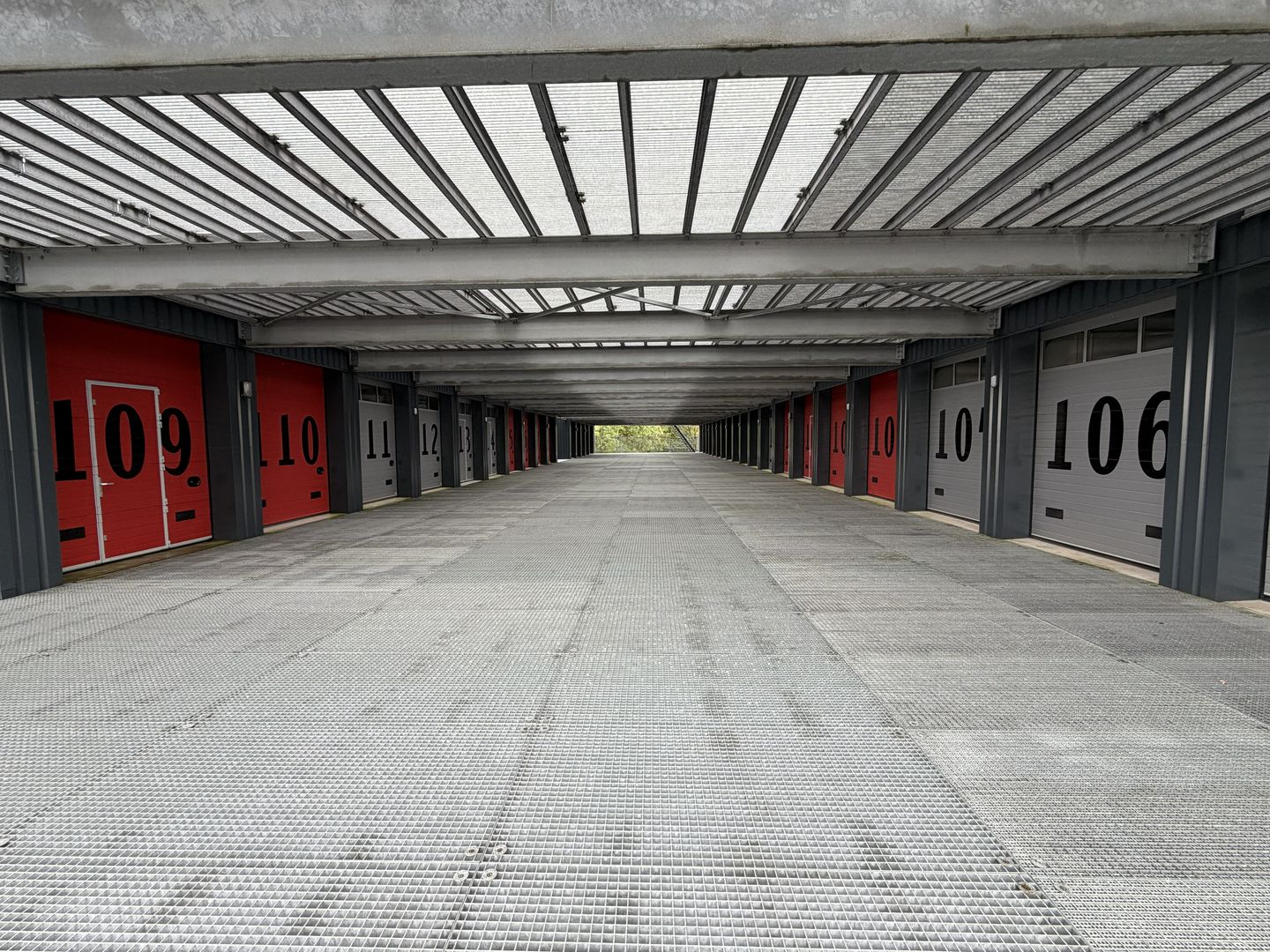 Bekijk foto 2 van Elektronweg 24