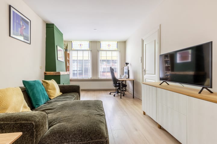 Photo 2 of Kennemerstraat 52-ZW