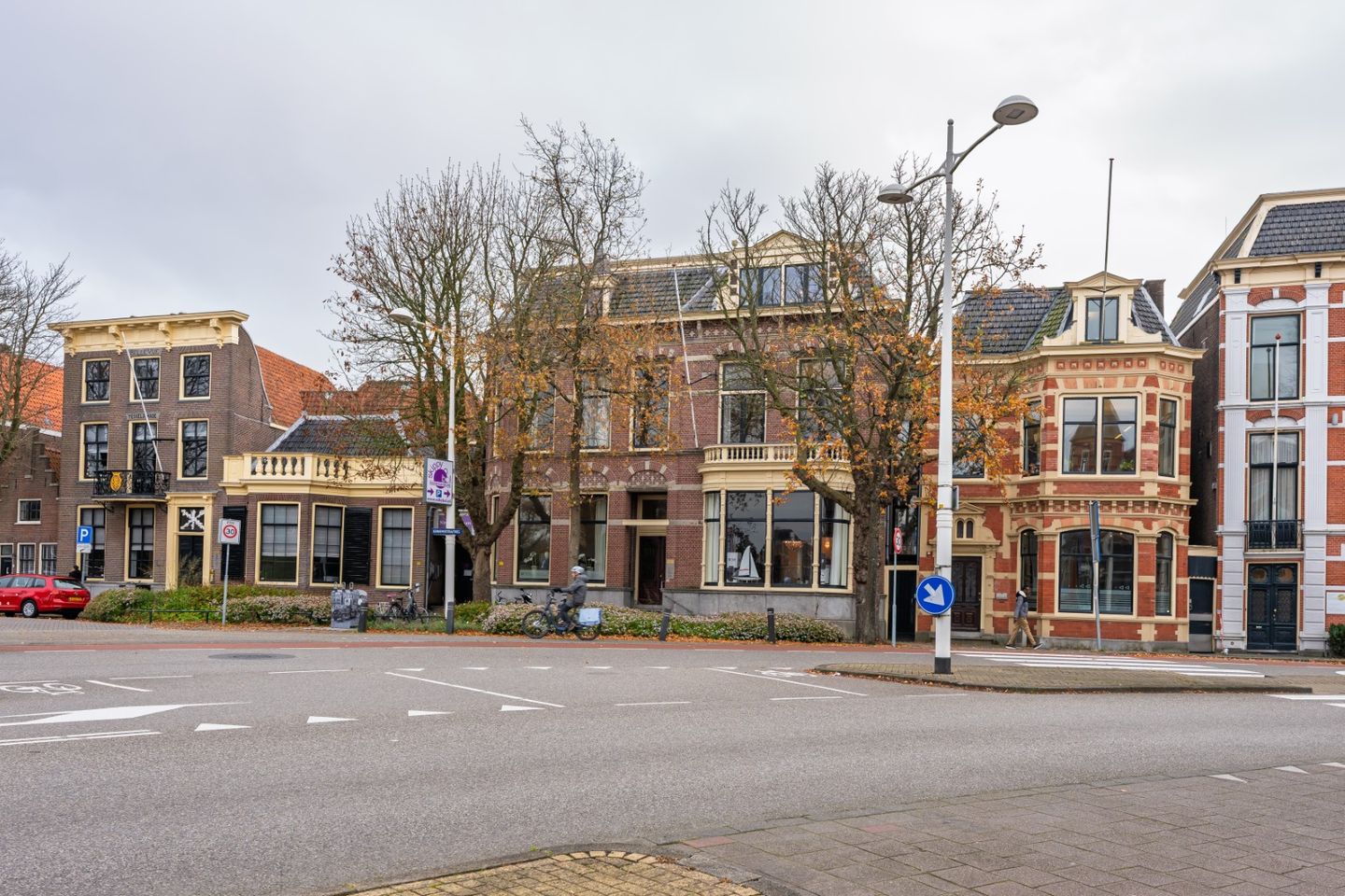 View photo 1 of Kennemerstraatweg 13