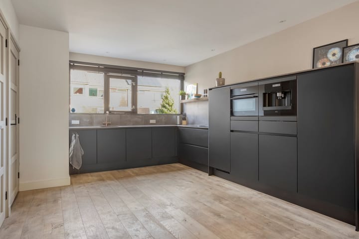 Photo 4 of Merelstraat 41