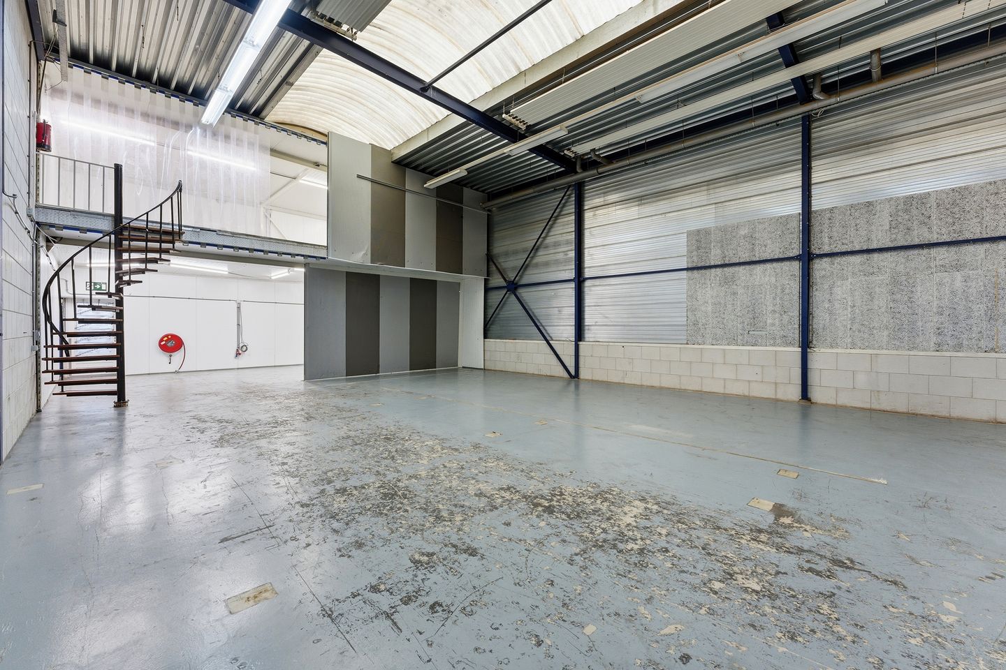 View photo 3 of Van 't Hoffstraat 29