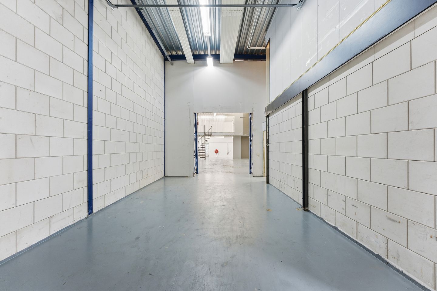 View photo 4 of Van 't Hoffstraat 29