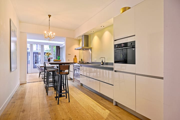 Photo 3 of Van Tuyll van Serooskerkenweg 25-H