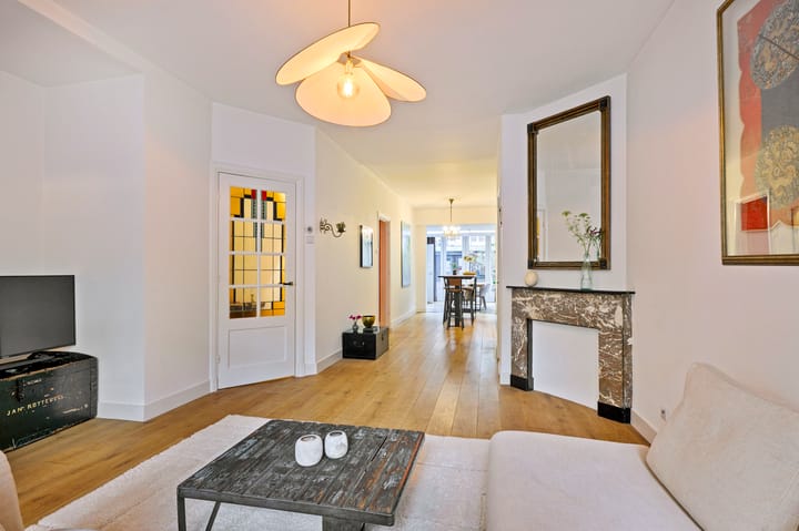 Photo 5 of Van Tuyll van Serooskerkenweg 25-H