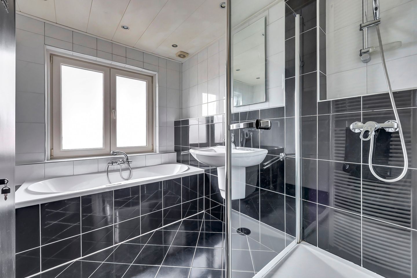 Foto 19 van Heistraat 4