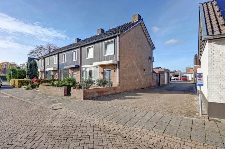 Photo 41 of Heistraat 4