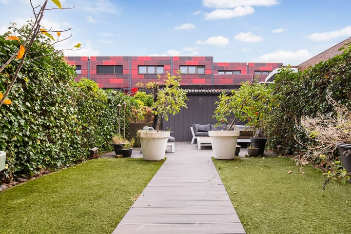 Photo 6 of Annie Boshof 6