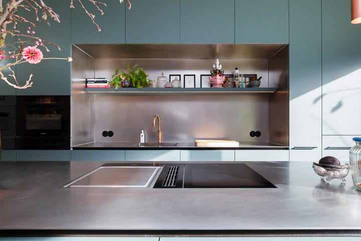 Photo 12 of Annie Boshof 6