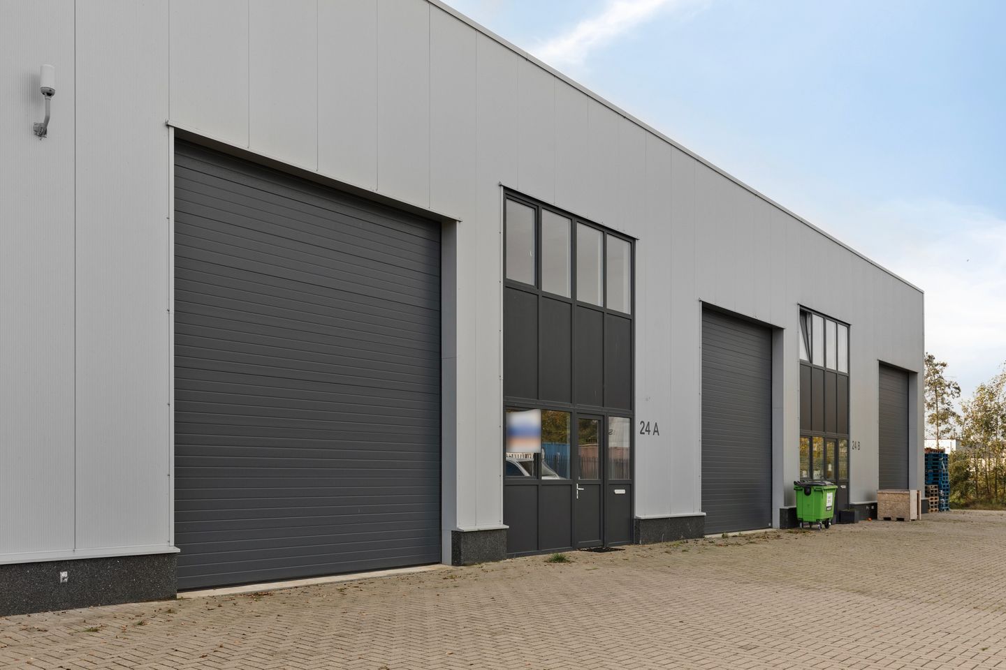 View photo 2 of Sikkel 24