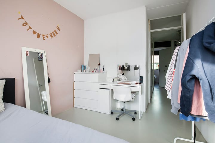 Photo 21 of Annie Boshof 6