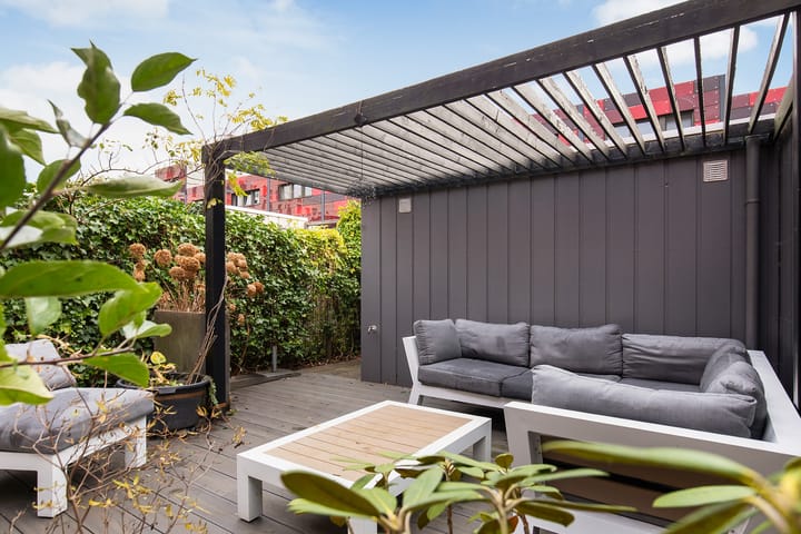 Photo 29 of Annie Boshof 6