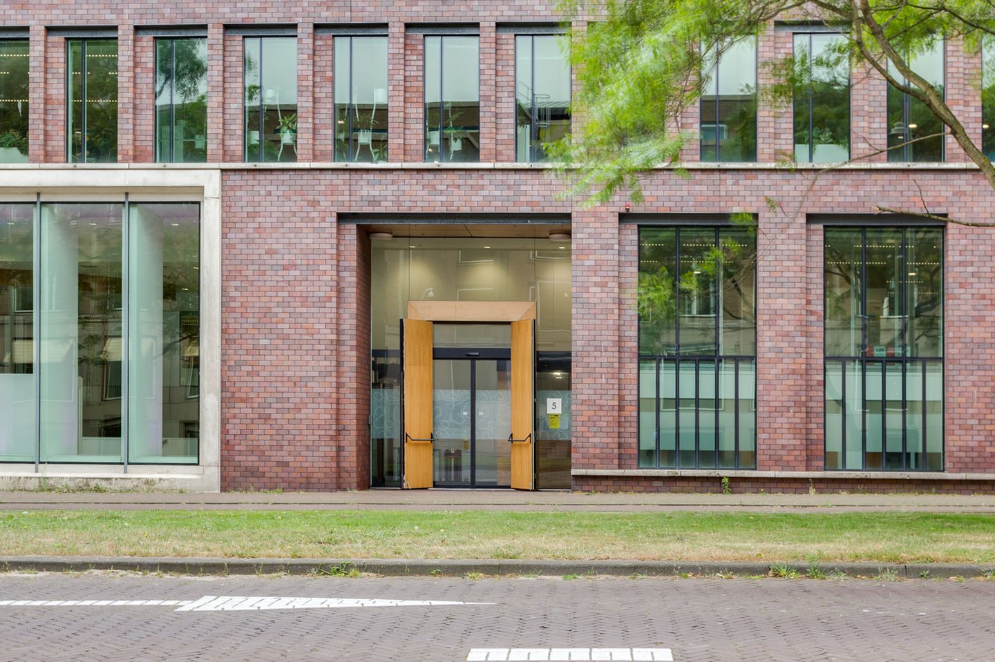 View photo 4 of Carel van Bylandtlaan 5