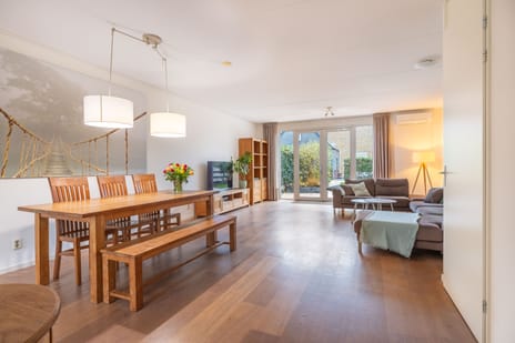 It Bynt 22 tertiary image