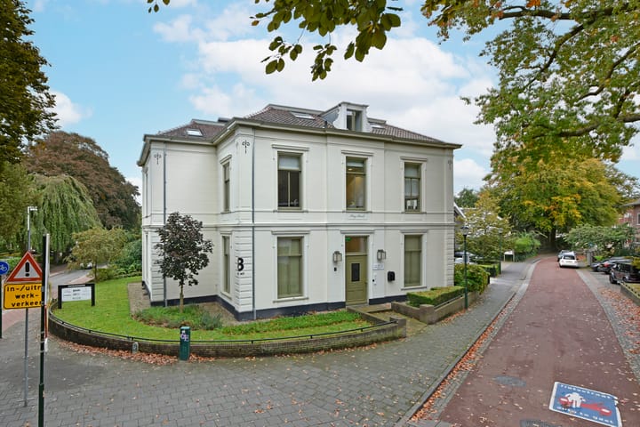 Hoge Naarderweg 8, Hilversum