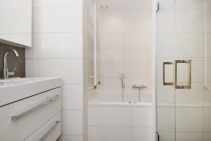 Photo 45 of Bilderdijkstraat 9-A