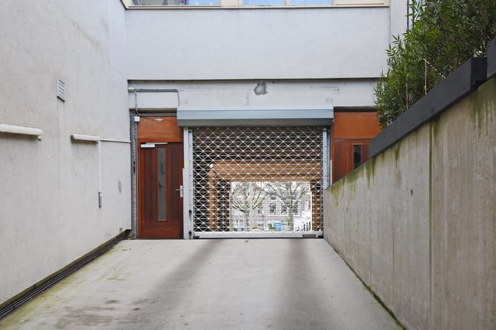 Photo 48 of Bilderdijkstraat 9-A