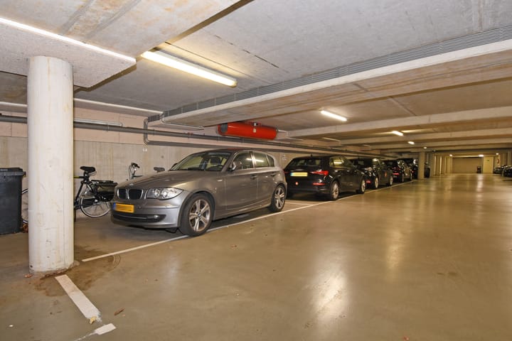 Photo 49 of Bilderdijkstraat 9-A