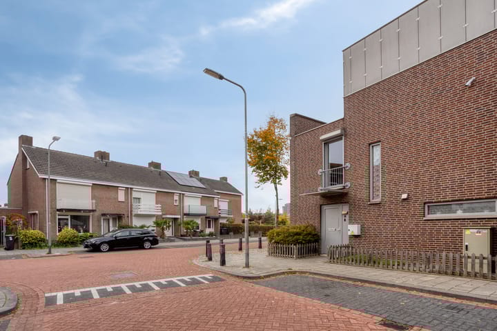 Photo 33 of Nassaustraat 1