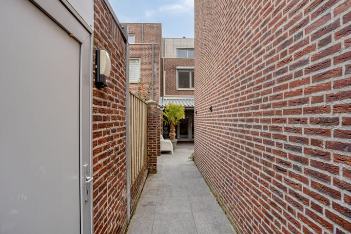 Photo 31 of Nassaustraat 1