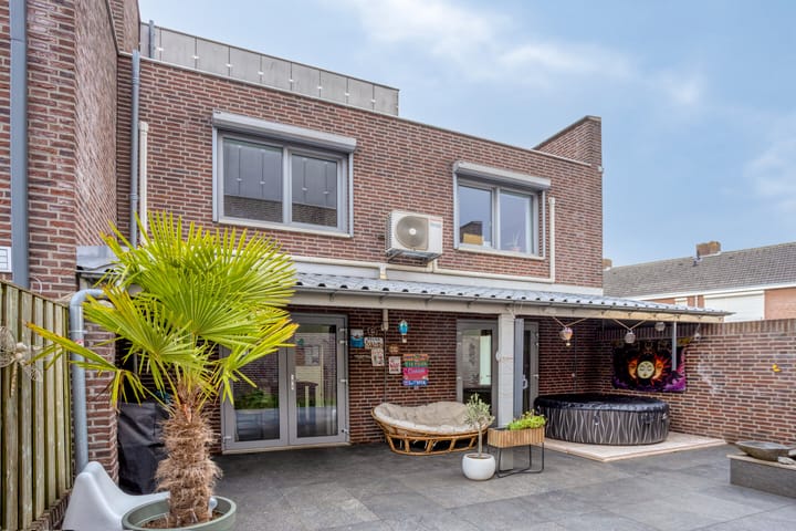 Photo 27 of Nassaustraat 1