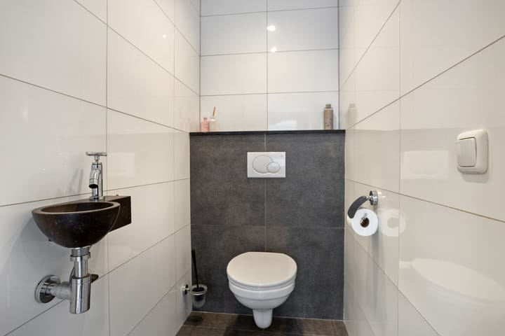 Photo 24 of Nassaustraat 1