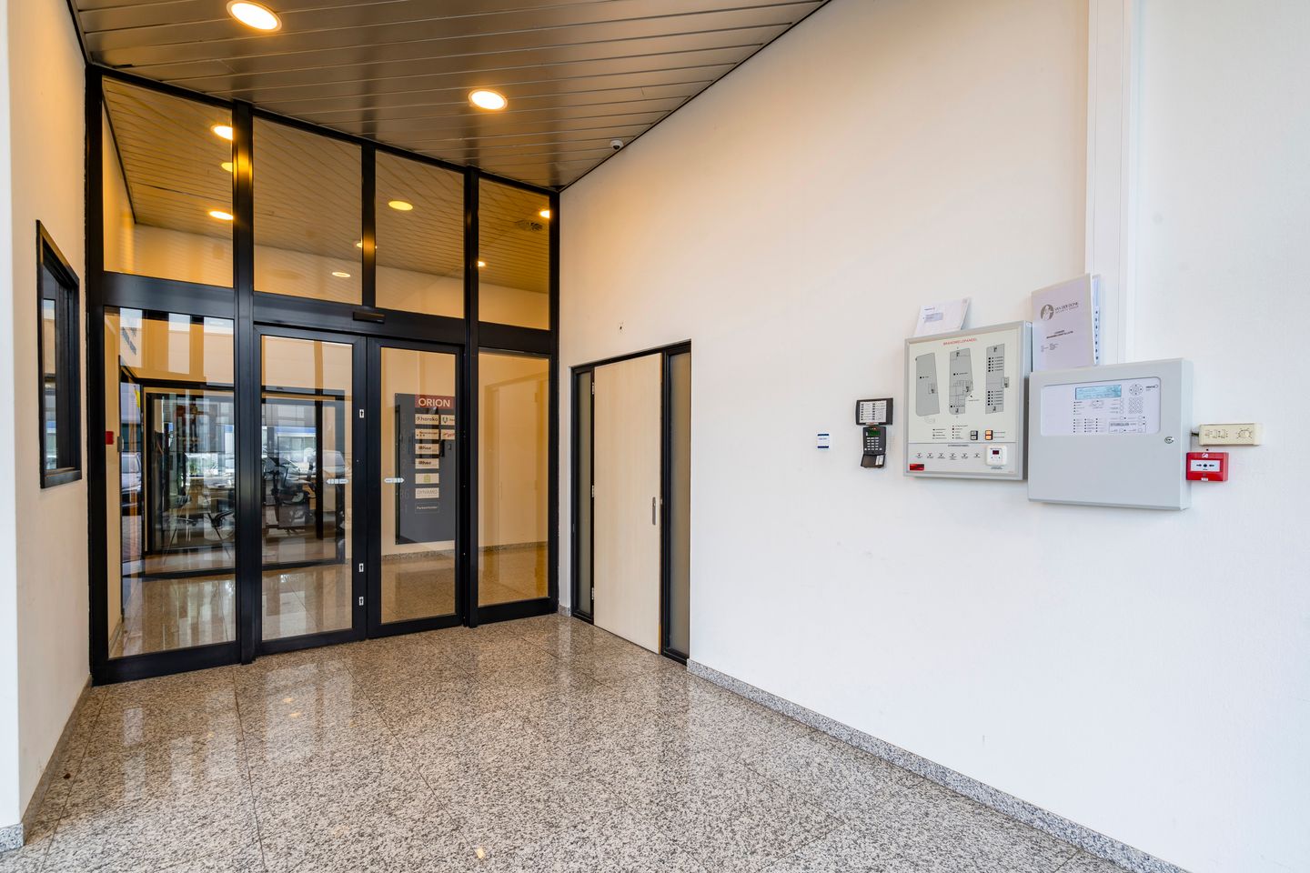 Bekijk foto 3 van Spaceshuttle 22