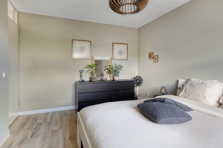 Photo 30 of Marga Klompéland 13