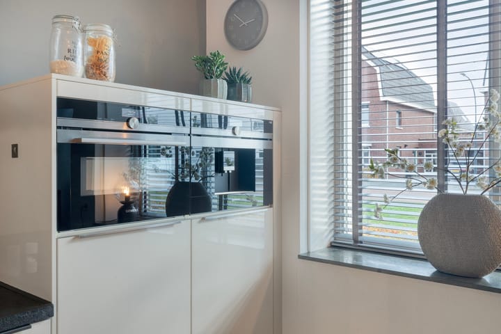 Photo 12 of Veenendaalstraat 151