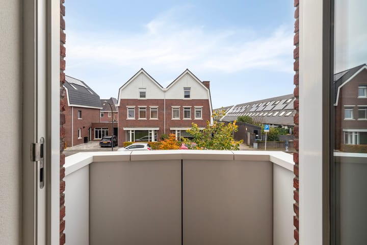 Photo 25 of Veenendaalstraat 151