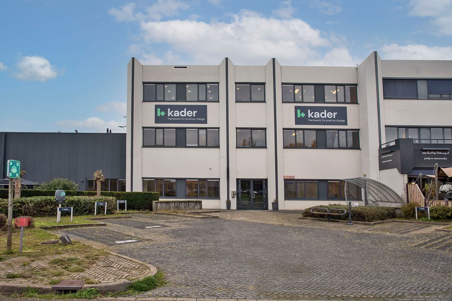 Bekijk foto 1 van Bedrijvenpark Twente 303