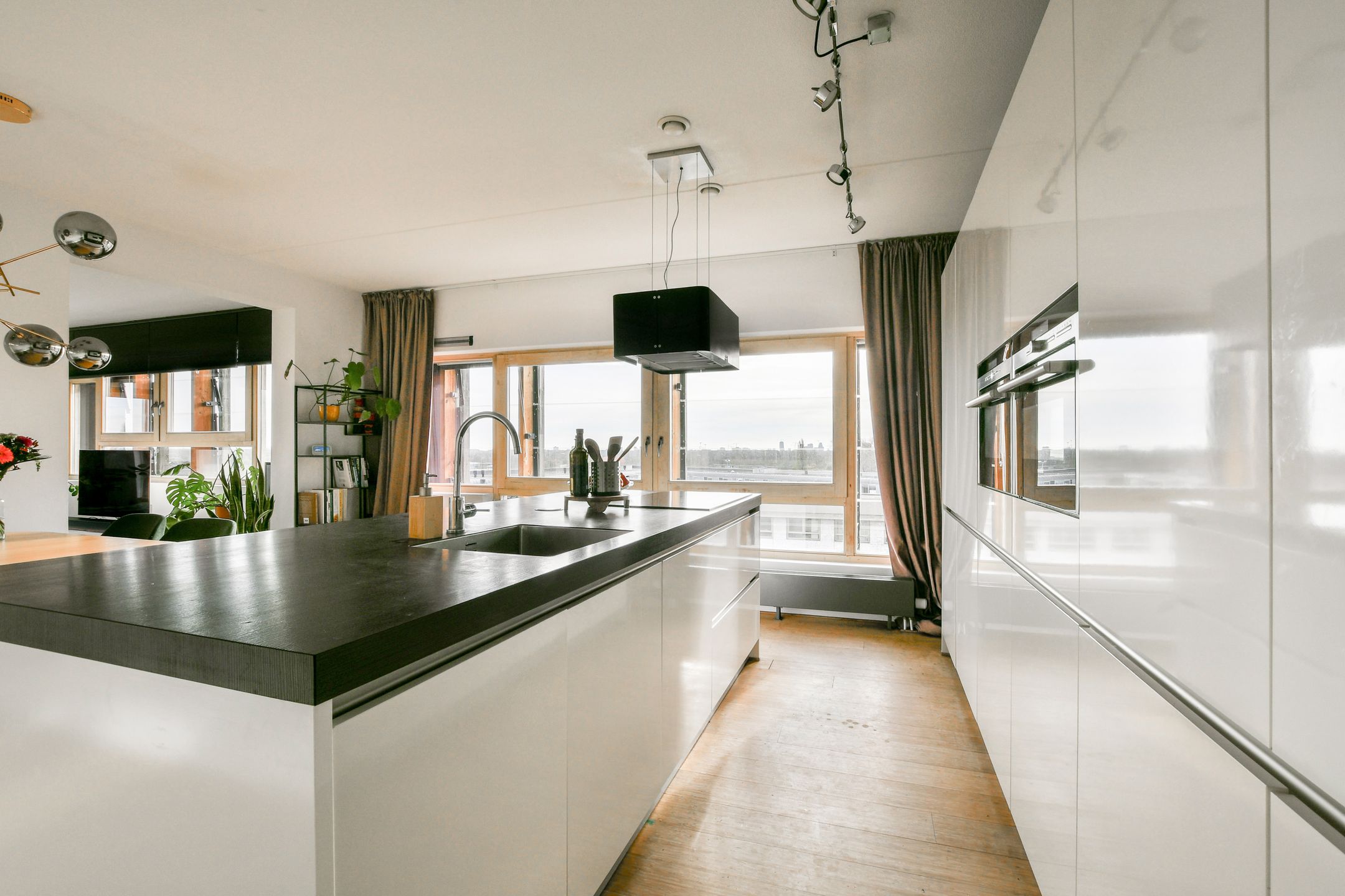 Foto 15 van Carolina MacGillavrylaan 123