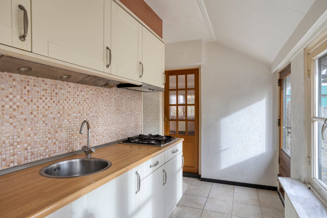 Photo 8 of Madoerastraat 7