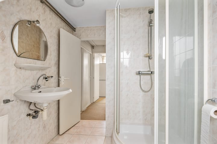 Photo 21 of Leliestraat 25