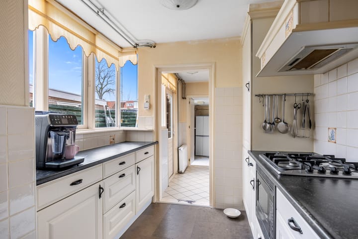 Photo 12 of Leliestraat 25