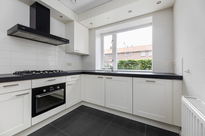 Photo 8 of Dr. H.J. Olthuisstraat 12