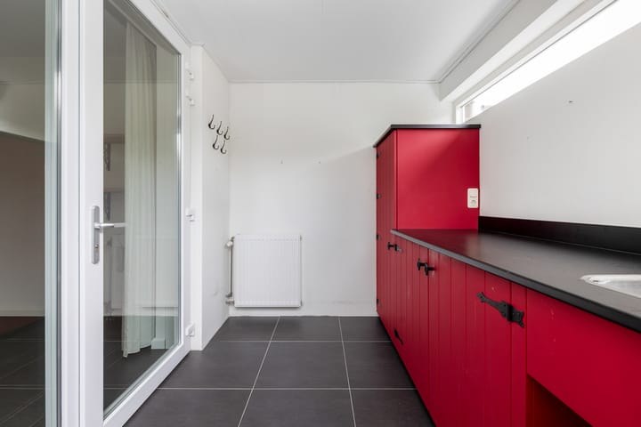 Photo 16 of Dr. H.J. Olthuisstraat 12