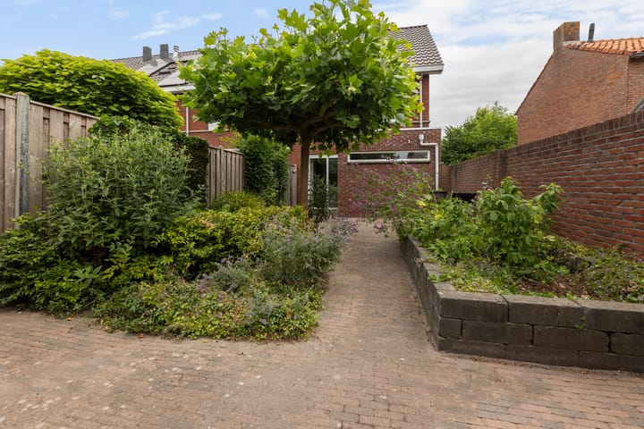 Photo 33 of Dr. H.J. Olthuisstraat 12